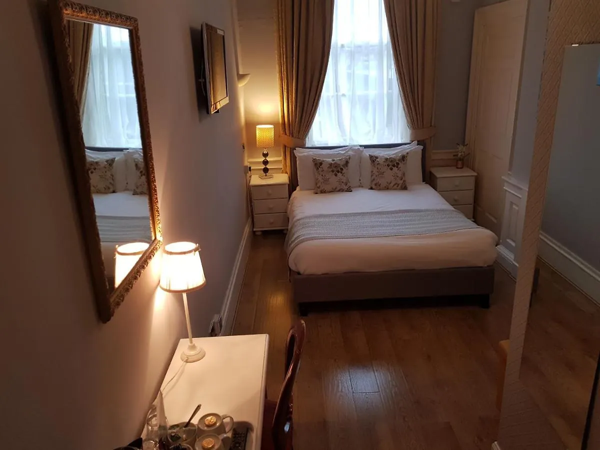 Edinburgh Townhouse Hotel 3*,